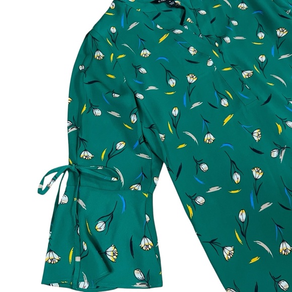 41 Hawthorn Women’s XS Green Floral 3/4 Bell Sleeve Blouse NWT - Picture 2 of 9